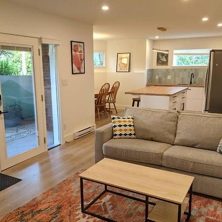 Bright Modern 1Br Suite In Sooke Village Core Kültér fotó