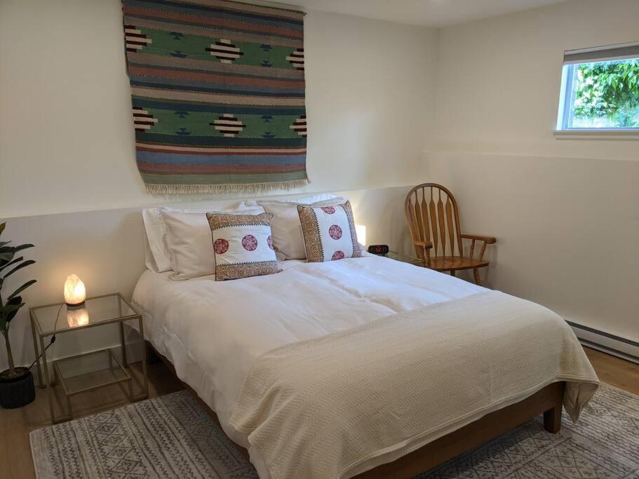 Bright Modern 1Br Suite In Sooke Village Core Kültér fotó