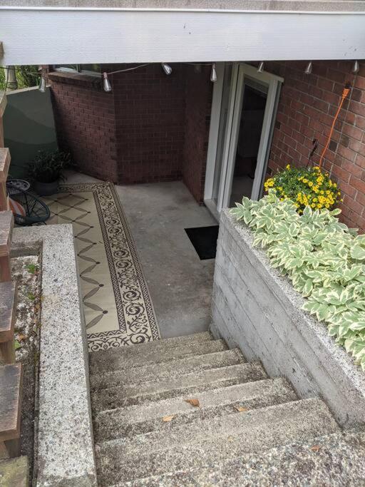 Bright Modern 1Br Suite In Sooke Village Core Kültér fotó