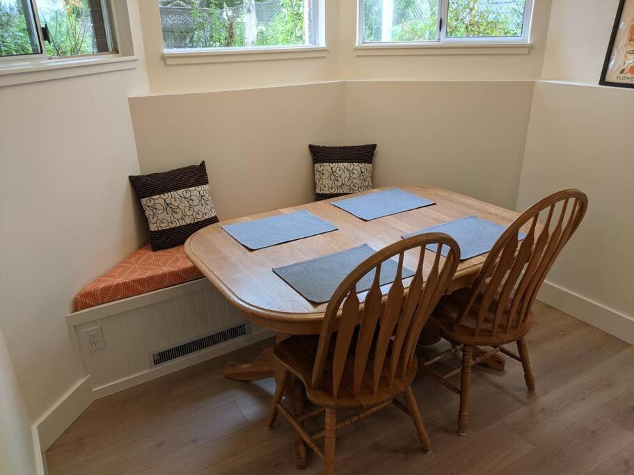 Bright Modern 1Br Suite In Sooke Village Core Kültér fotó