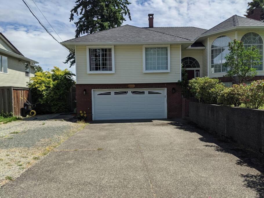 Bright Modern 1Br Suite In Sooke Village Core Kültér fotó