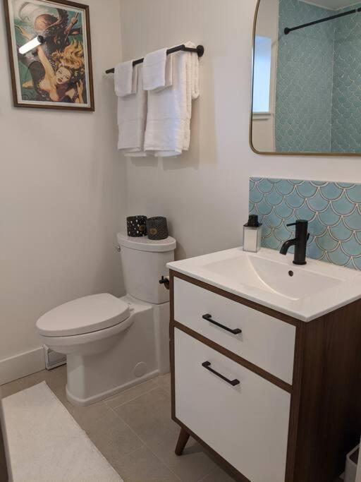 Bright Modern 1Br Suite In Sooke Village Core Kültér fotó