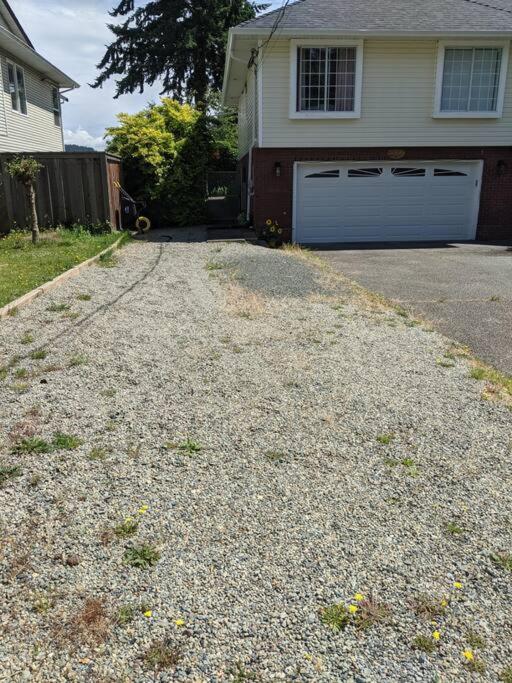 Bright Modern 1Br Suite In Sooke Village Core Kültér fotó